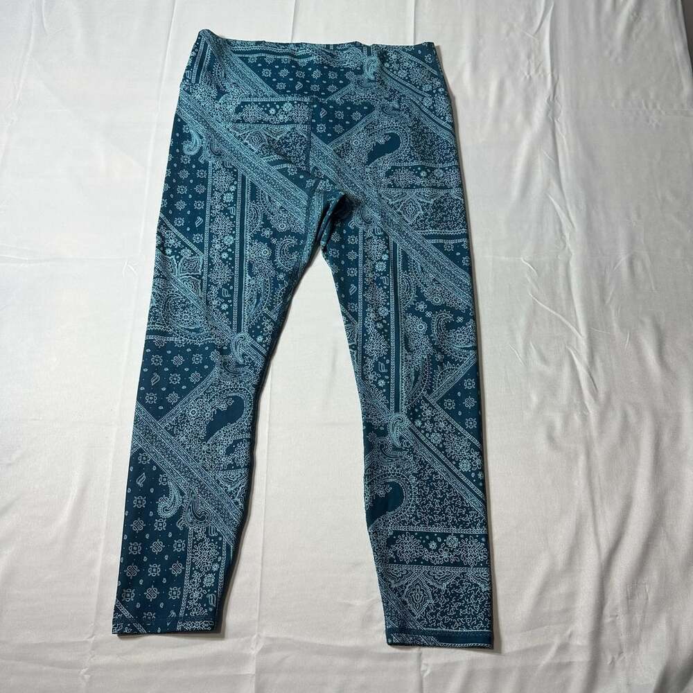 Fabletics Boost PowerHold Women’s L Blue Paisley High Waist 7/8 Leggings
